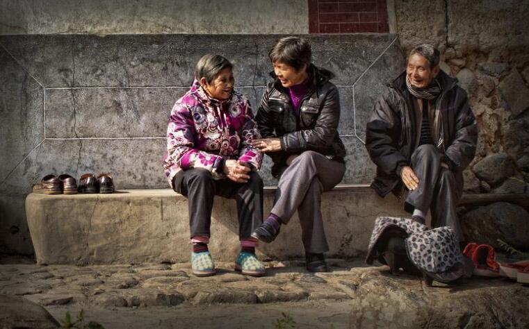 法律是怎么规定子女赡养老人的