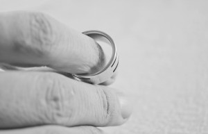 假离婚的风险有哪些?假离婚可以重新分割财产吗？