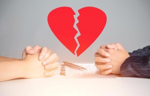 离婚协议女方不承担抚养费以后能不能起诉