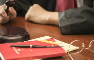 父母严重偏心疼爱其他子女可以拒绝赡养吗