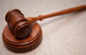 起诉离婚先到法院还是先找律师
