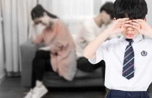 抚养费纠纷以谁的名义起诉