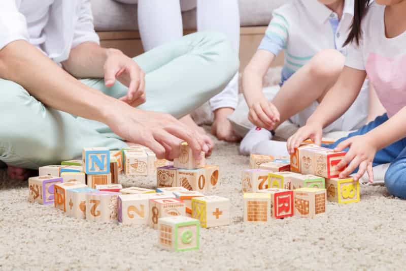 起诉要子女抚养费谁是原告,起诉离婚孩子抚养费应该出吗